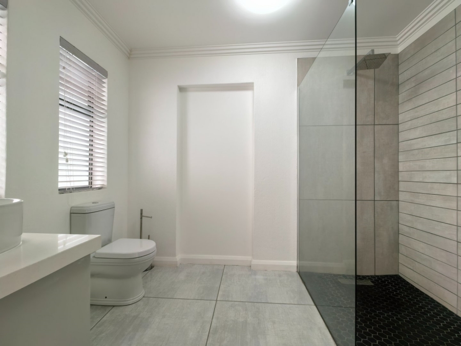 5 Bedroom Property for Sale in Kingswood Golf Estate Western Cape